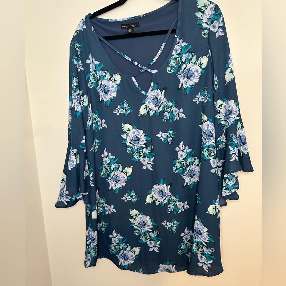 Long sleeve floral dress city triangles